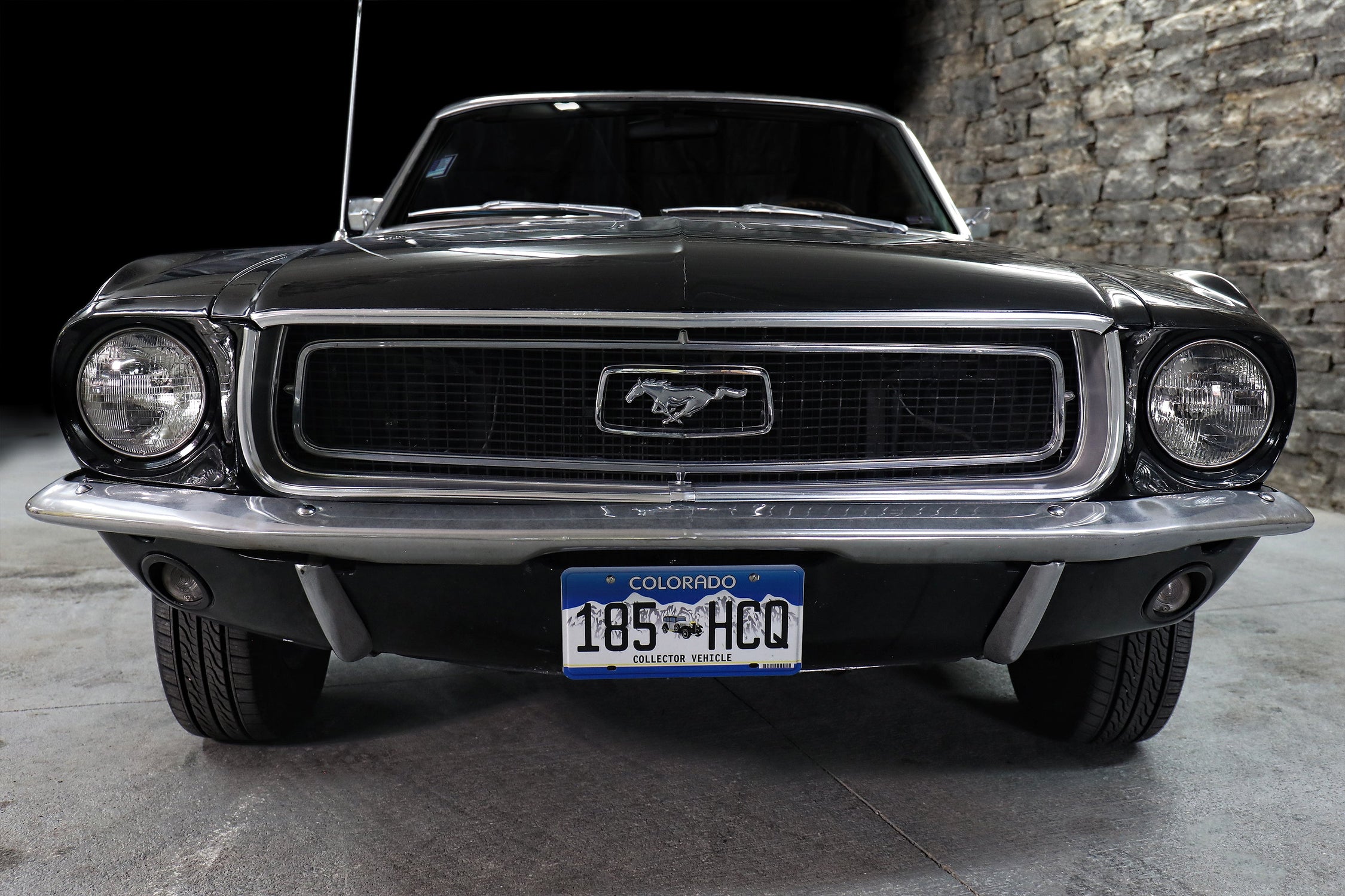 FORD MUSTANG