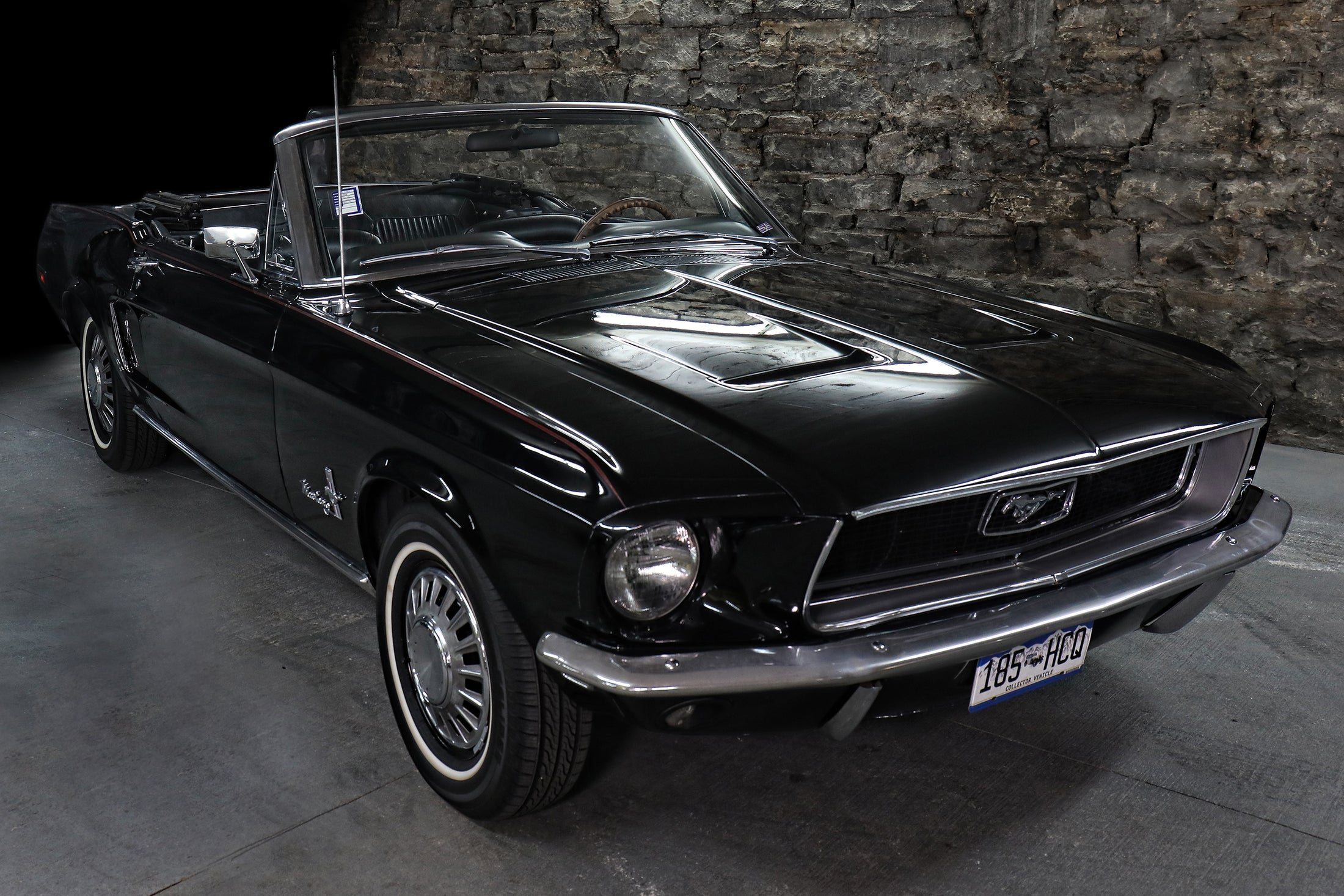 FORD MUSTANG