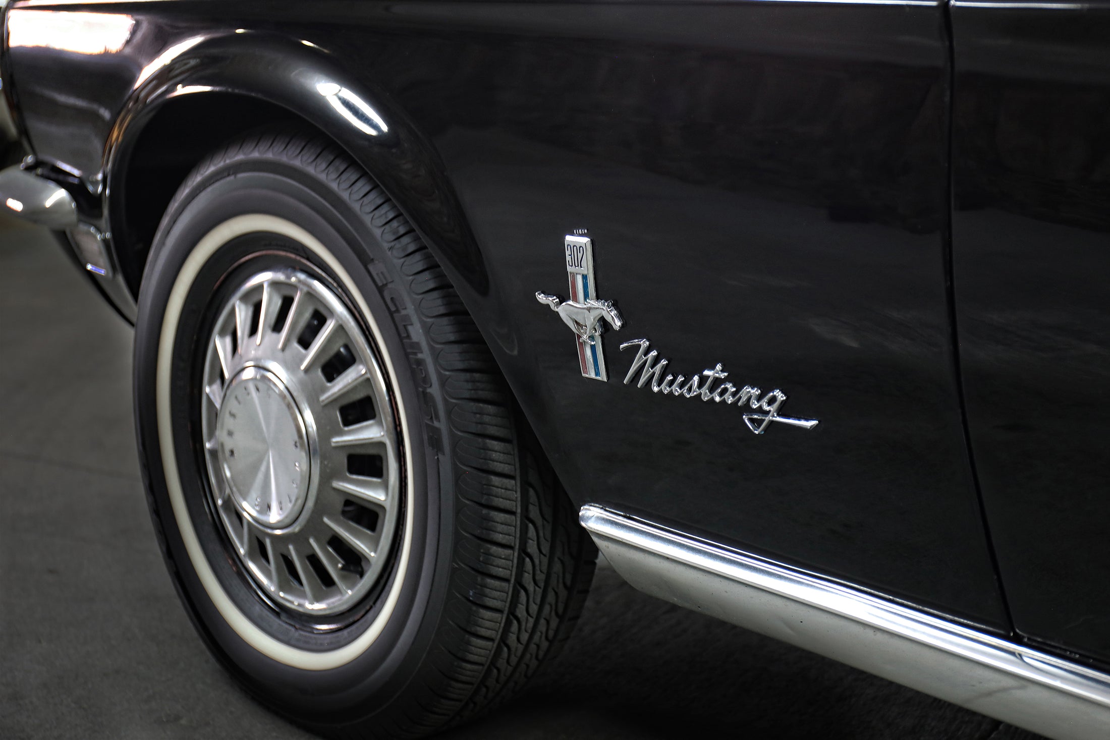 FORD MUSTANG