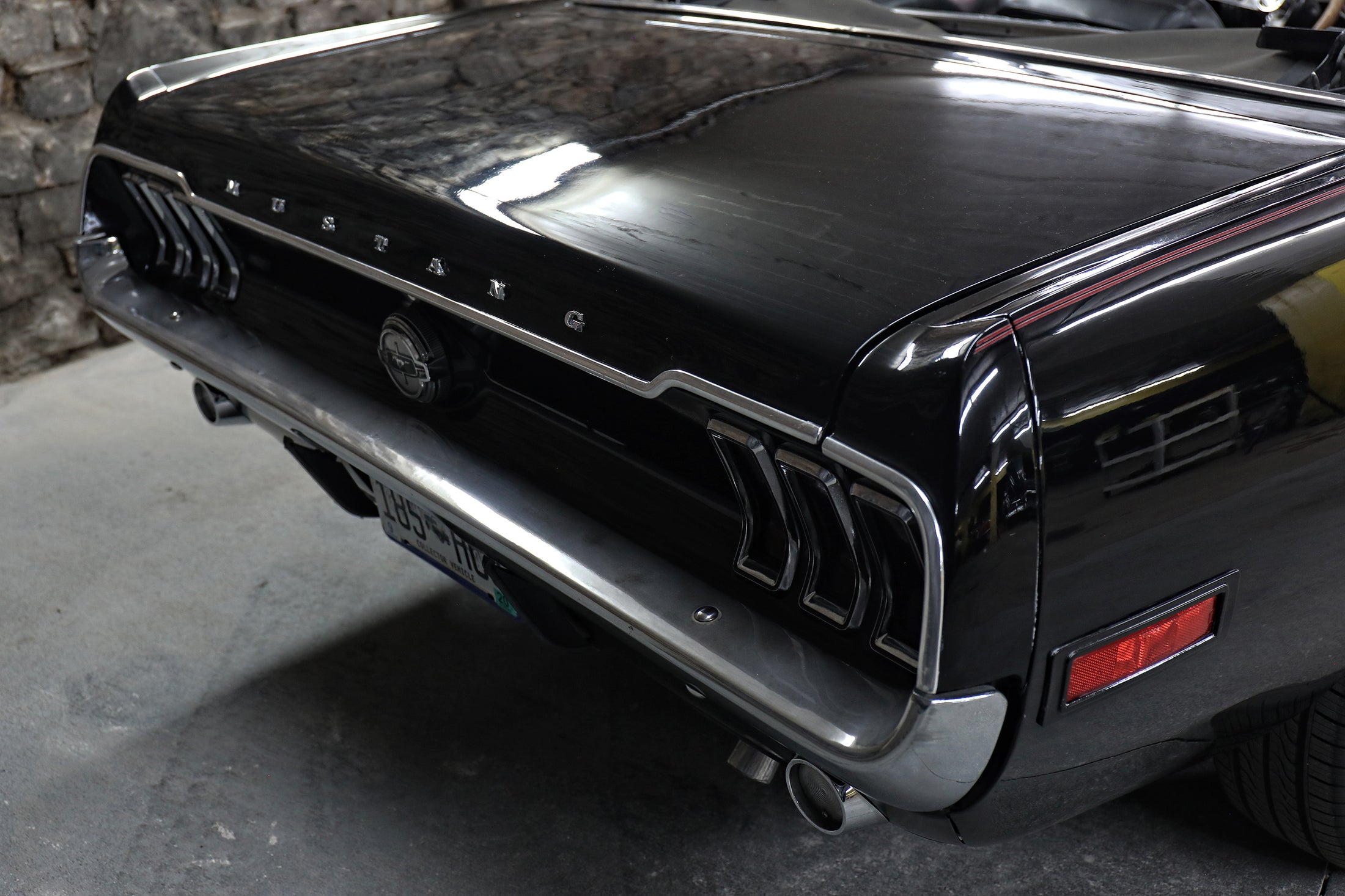 FORD MUSTANG